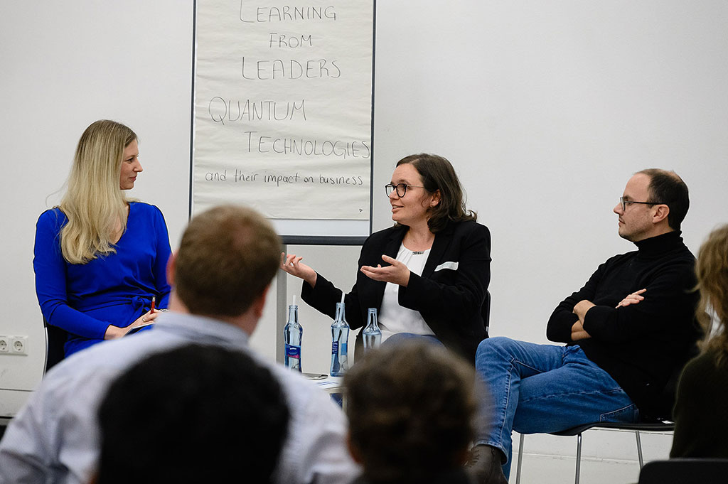 Dr. Judith Gabel in discussion with Dr. Alexander Glätzle and Isabel Werdin