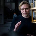 certificates - man explains quantum computer